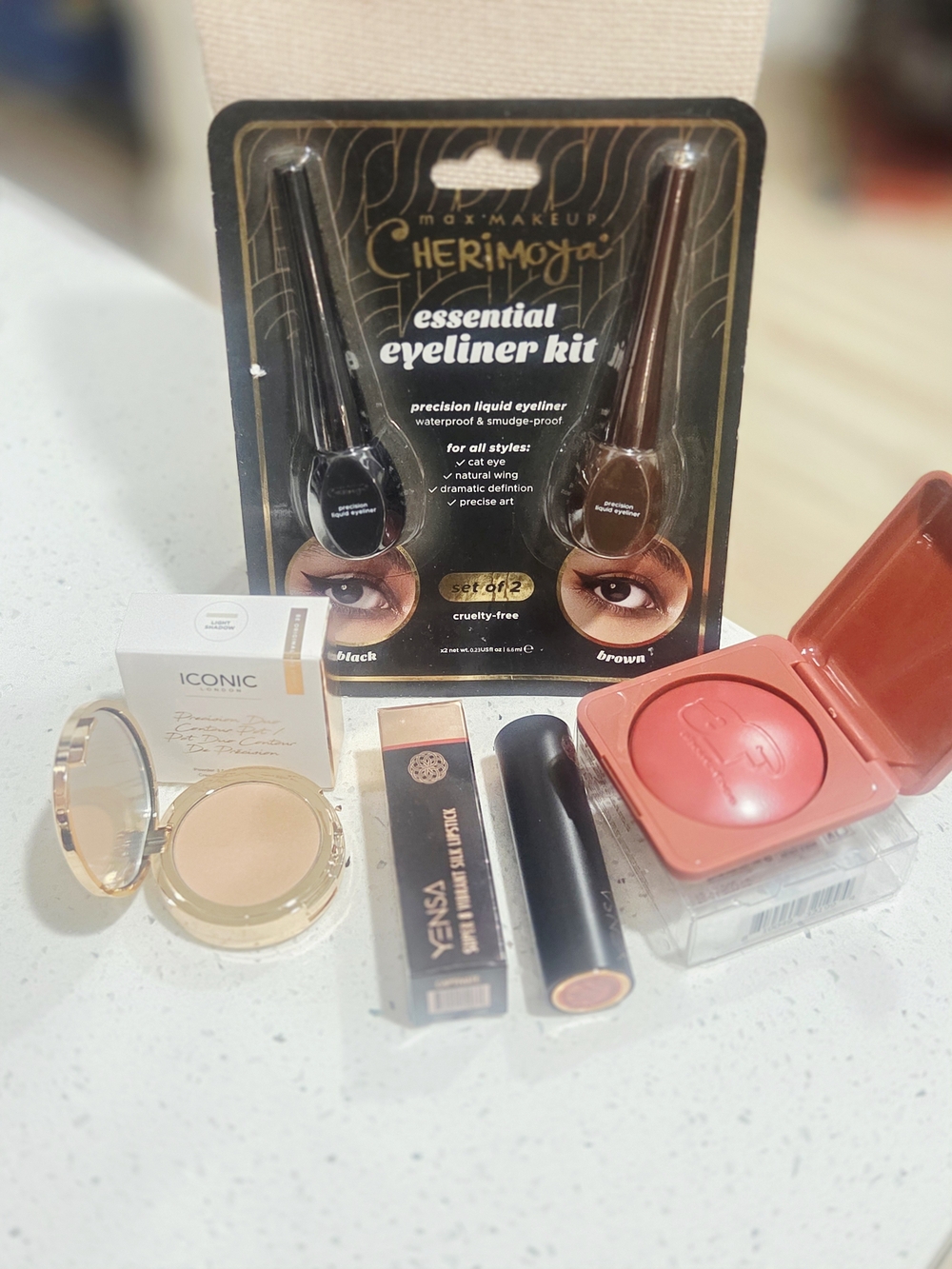 Eyeliner Kit - Countour Pod- Cheek Freak Blush- Lipstick BUNDLE